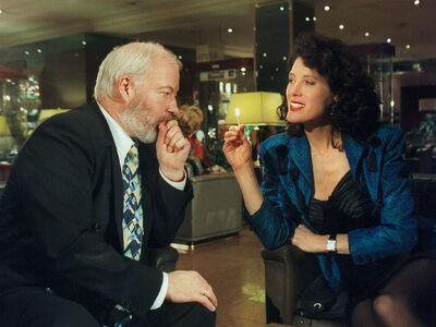 Winifrid Snyder in „Lindenstrasse“ mit Bill Mockridge. Foto: WDR, 1996